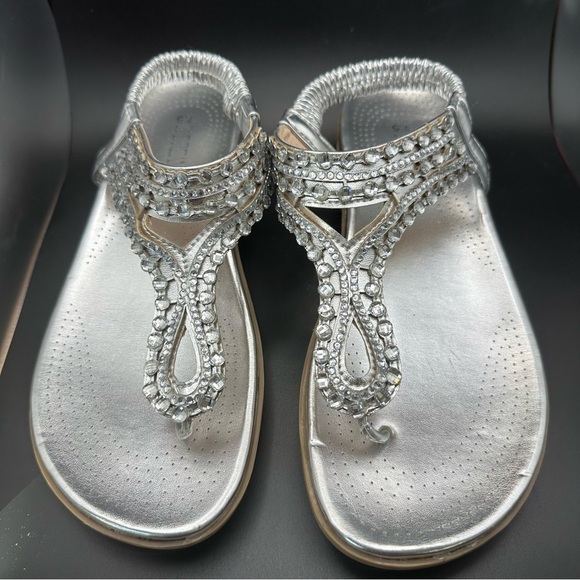 Sparkling Silver Thong Sandals with Rhinestone Embellishments - 7.5 - Picture 1 of 9